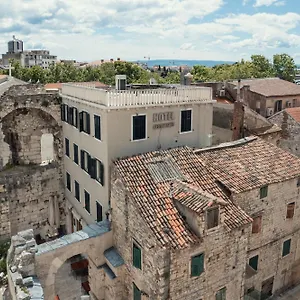 3* Hotel Peristil