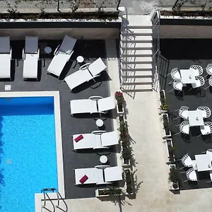 M Apartahotel